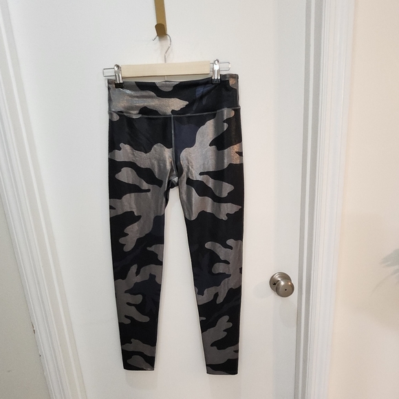 Noli faux leather camouflage wide band leggings sz M - Picture 8 of 15